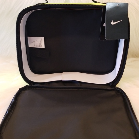 Nike Insulated Lunch Bag - Picture 8 of 8